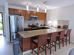 OASIS Apartments Simpson Bay