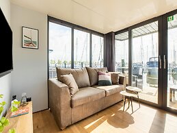 Houseboat in Volendam Marina