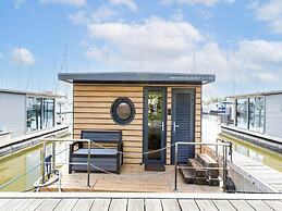 Houseboat in Volendam Marina