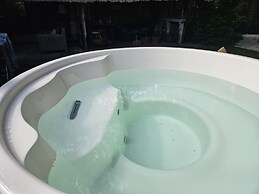Atelier House With hot tub