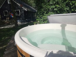 Atelier House With hot tub