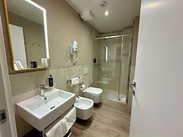 VI SUITES