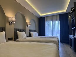 Loft Plus Hotel