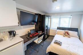 Spacious Comfortable Studio Near the University