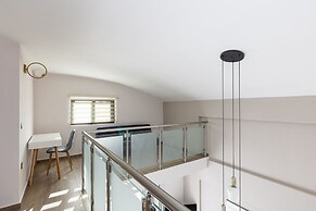 Aurora Apartments