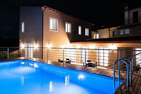 PETIT HOTEL