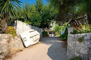 Takis House in Katavolos