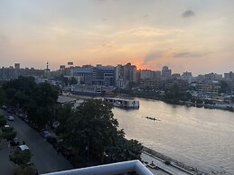 Nile View Apartment - Sleeps 4 & Balcony