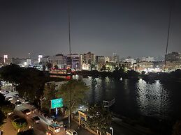 Nile View Apartment - Sleeps 4 & Balcony