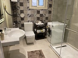 Nile View Apartment - Sleeps 4 & Balcony