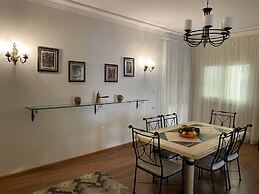 Nile View Apartment - Sleeps 4 & Balcony