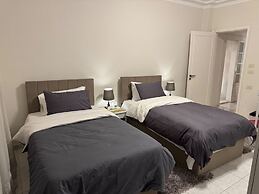 Nile View Apartment - Sleeps 4 & Balcony