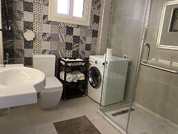 Nile View Apartment - Sleeps 4 & Balcony