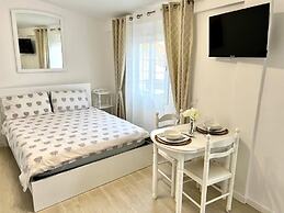 Modern Minimalist Studio With Essential Comfort