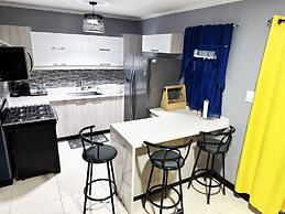 Cozy Crib 5mins from the airport