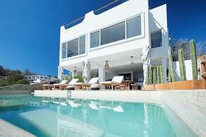 Casa Roni by Xeno