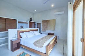 Casa Roni by Xeno