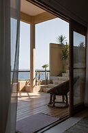 Casa Roni by Xeno