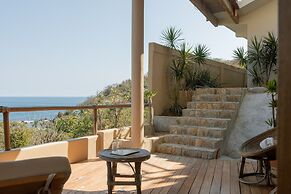 Casa Roni by Xeno