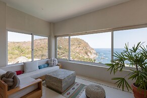 Casa Roni by Xeno