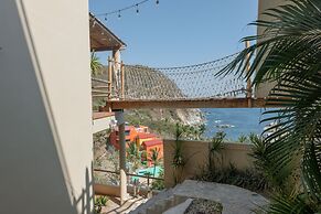 Casa Roni by Xeno