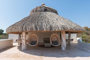 Casa Roni by Xeno