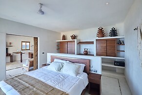 Casa Roni by Xeno
