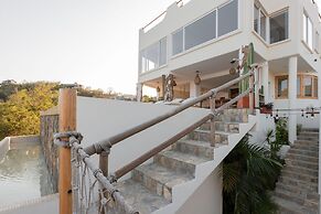 Casa Roni by Xeno