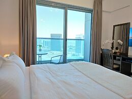 SuperHost - Elite Studio With Balcony Overlooking the Canal