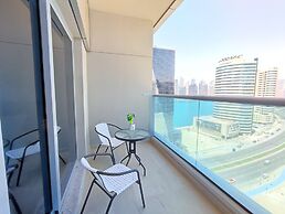 SuperHost - Elite Studio With Balcony Overlooking the Canal