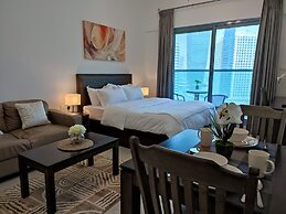 SuperHost - Elite Studio With Balcony Overlooking the Canal
