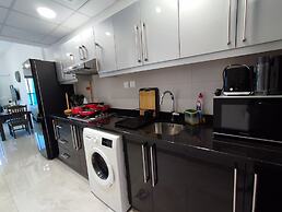 SuperHost - Elite Studio With Balcony Overlooking the Canal