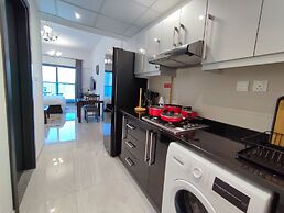 SuperHost - Elite Studio With Balcony Overlooking the Canal