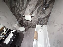 SuperHost - Elite Studio With Balcony Overlooking the Canal
