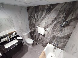 SuperHost - Elite Studio With Balcony Overlooking the Canal