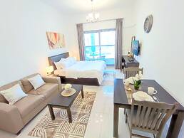 SuperHost - Elite Studio With Balcony Overlooking the Canal