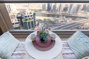SuperHost - Vibrant Studio With Canal View Near Dubai Mall