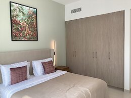 SuperHost - Stylish Apartment Facing Creek Harbour