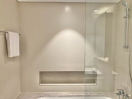 SuperHost - Stylish Apartment Facing Creek Harbour