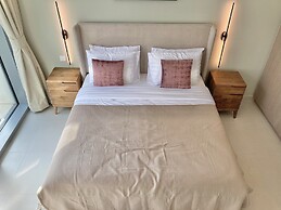 SuperHost - Stylish Apartment Facing Creek Harbour