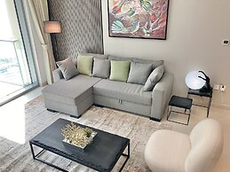 SuperHost - Stylish Apartment Facing Creek Harbour