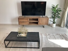 SuperHost - Stylish Apartment Facing Creek Harbour