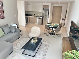 SuperHost - Stylish Apartment Facing Creek Harbour