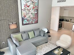 SuperHost - Stylish Apartment Facing Creek Harbour