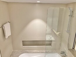 SuperHost - Stylish Apartment Facing Creek Harbour