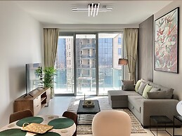 SuperHost - Stylish Apartment Facing Creek Harbour