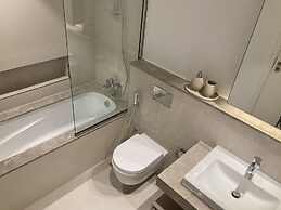 SuperHost - Stylish Apartment Facing Creek Harbour