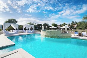 Luxury Villas - Mandatory All-Inclusive