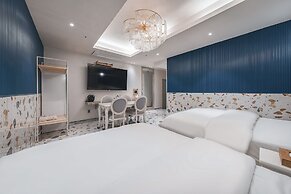 FEBRUARY HOTEL LIONS PARK DAEGU