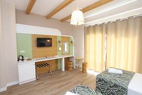 Dolphin Park Hotel